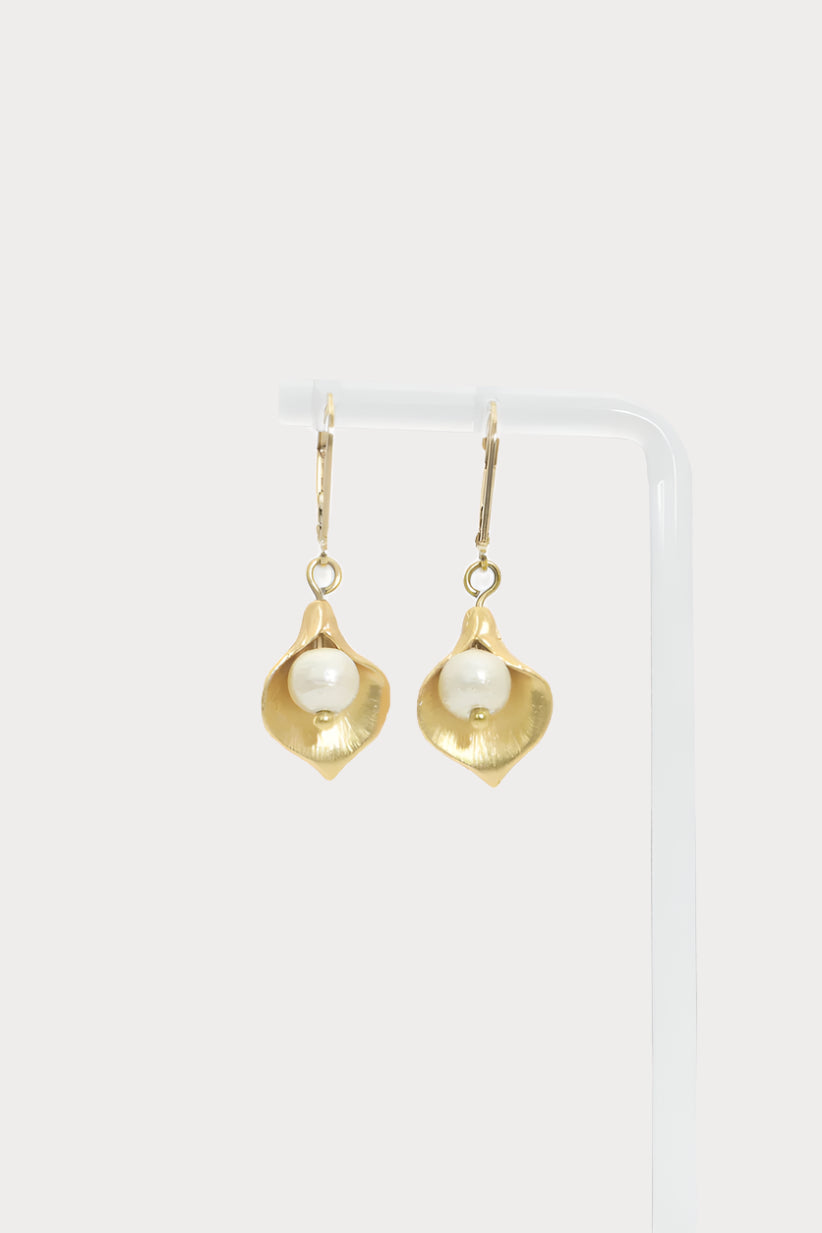 "Calla" Ohrringe creme - hochwertig vergoldet