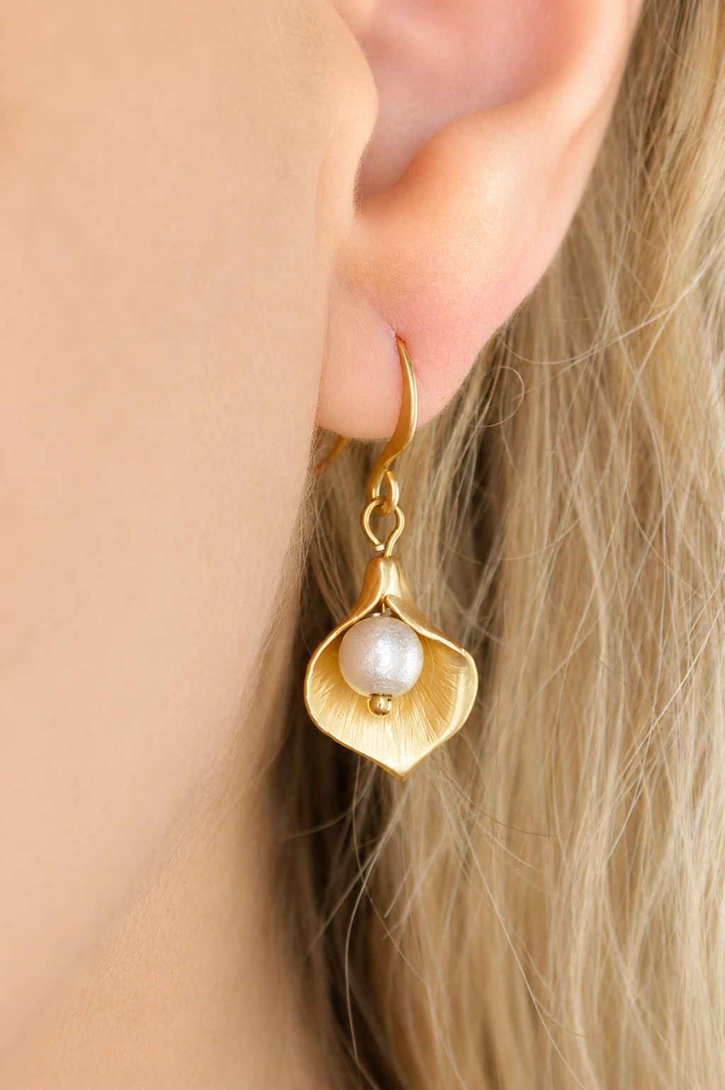 Earrings "Calla" monochrome