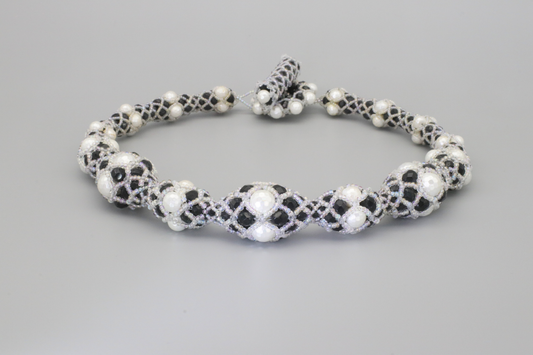 Statement Kette- klassisch schwarz/weiß