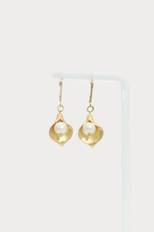 "Calla" Ohrringe creme - hochwertig vergoldet